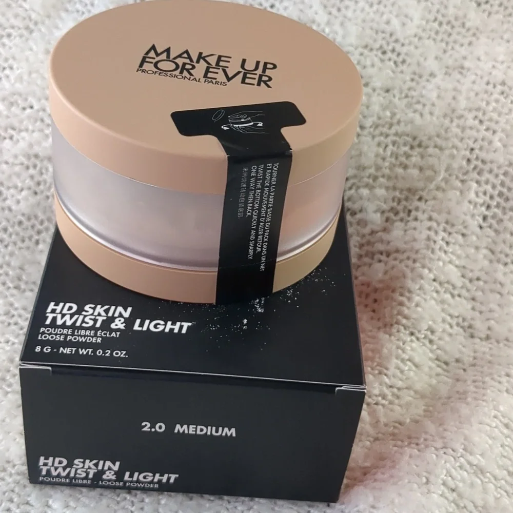 Makeup Forever HD Skin Twist & Light Powder in 2.0 Medium, 8g/0.20oz
